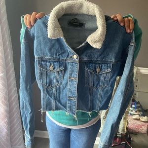Cropped jean jacket with Sherpa collar